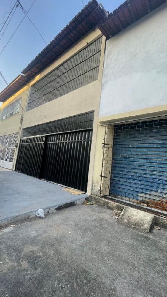 Casa à venda com 4 quartos, 240m² - Foto 1
