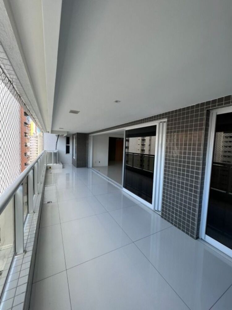 Apartamento à venda com 4 quartos, 225m² - Foto 2