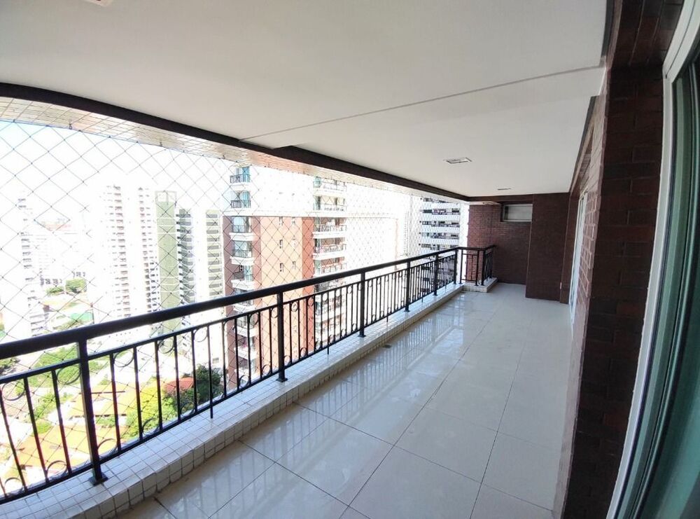 Apartamento à venda com 3 quartos, 165m² - Foto 2