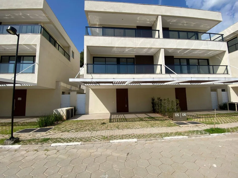 Casa, 4 quartos, 214 m² - Foto 1
