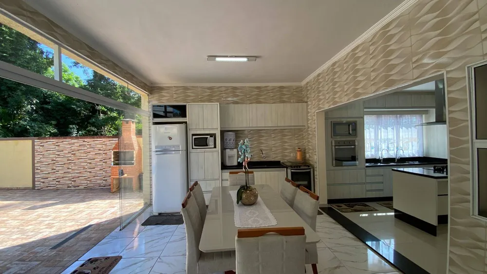 Casa, 4 quartos, 282 m² - Foto 1