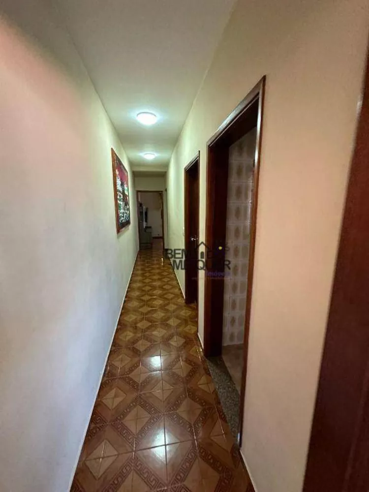 Casa à venda com 4 quartos, 246m² - Foto 2