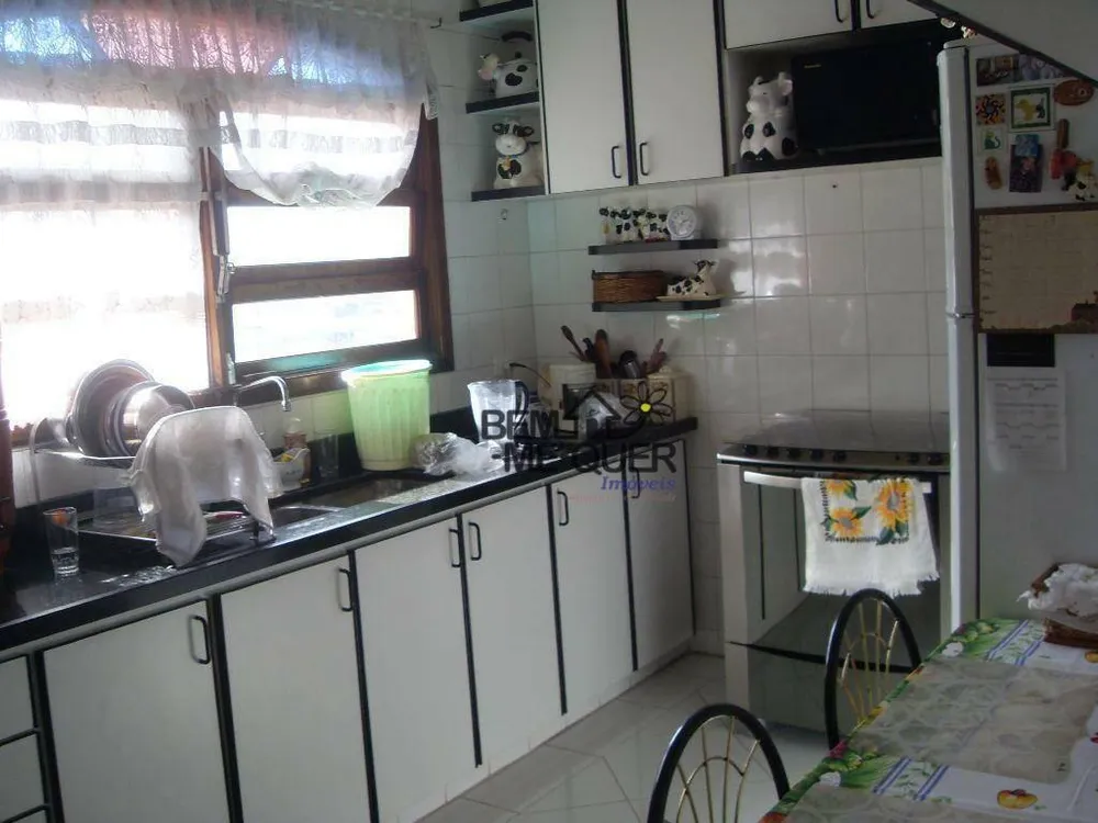 Casa, 3 quartos, 245 m² - Foto 1