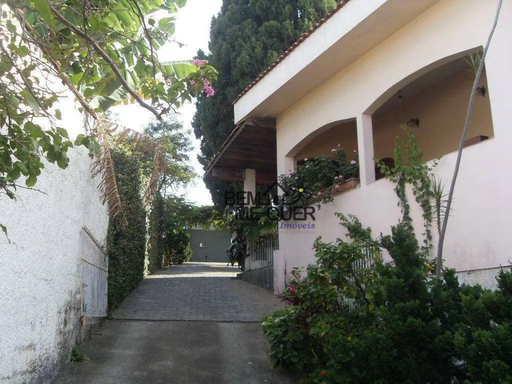 Casa, 3 quartos, 245 m² - Foto 1