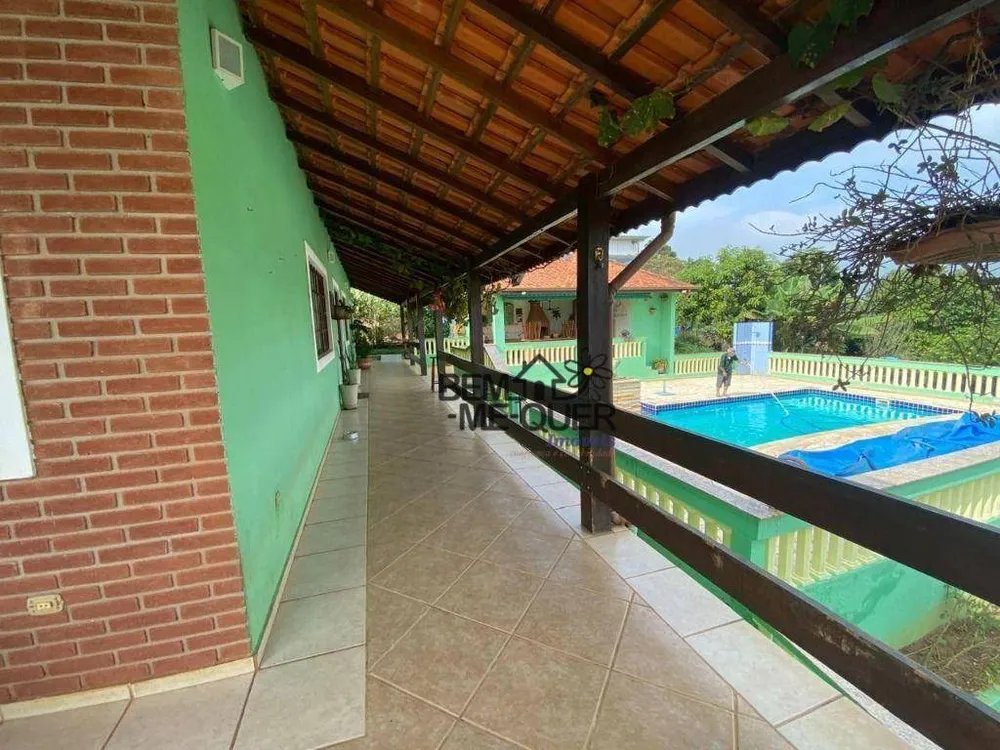 Chácara, 3 quartos, 1610 m² - Foto 1