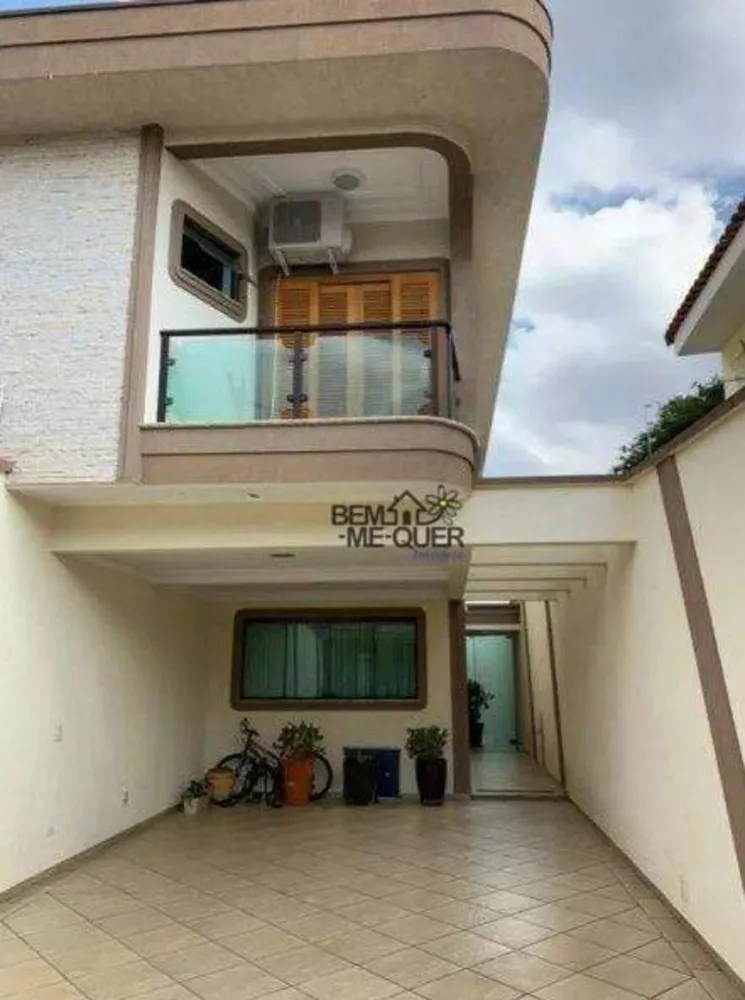 Sobrado à venda com 4 quartos, 240m² - Foto 1