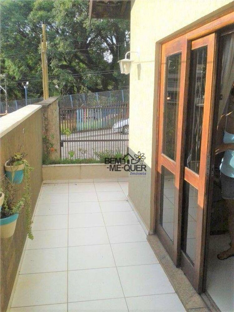 Casa à venda com 3 quartos, 360m² - Foto 1