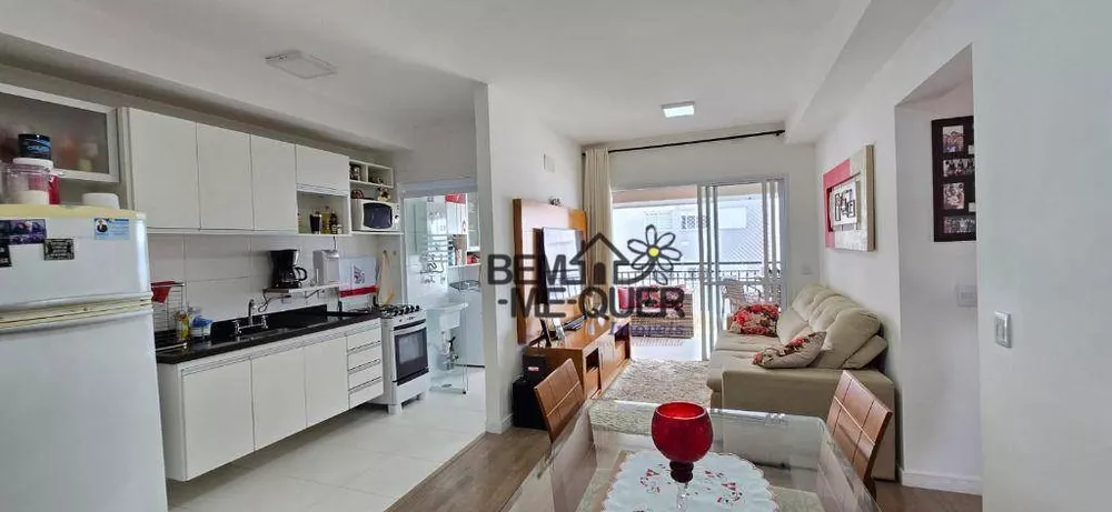 Apartamento à venda com 3 quartos, 74m² - Foto 2