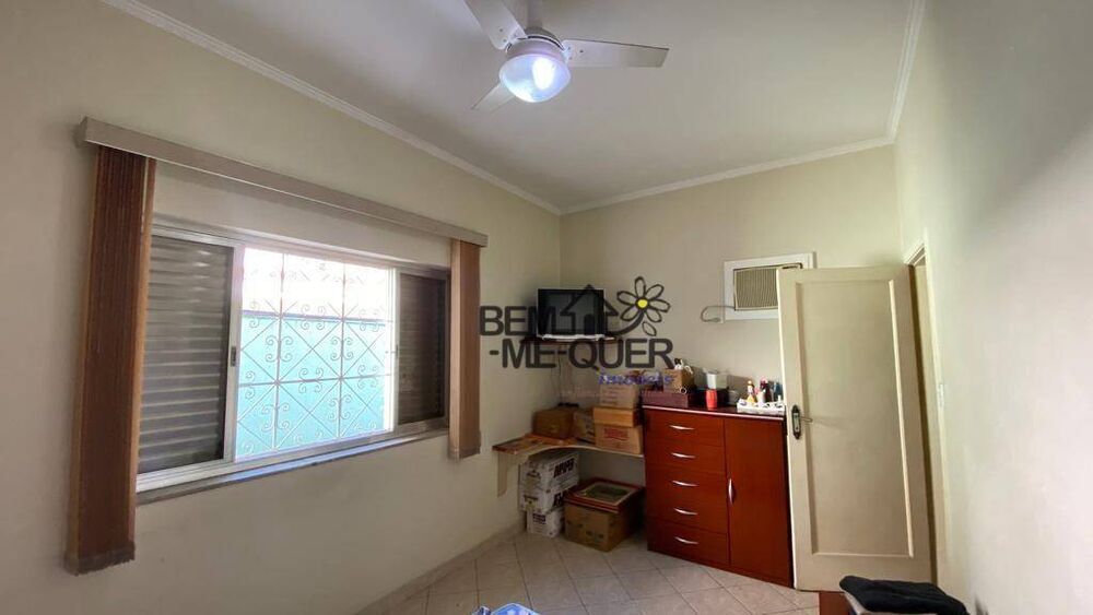 Casa à venda com 4 quartos, 300m² - Foto 1