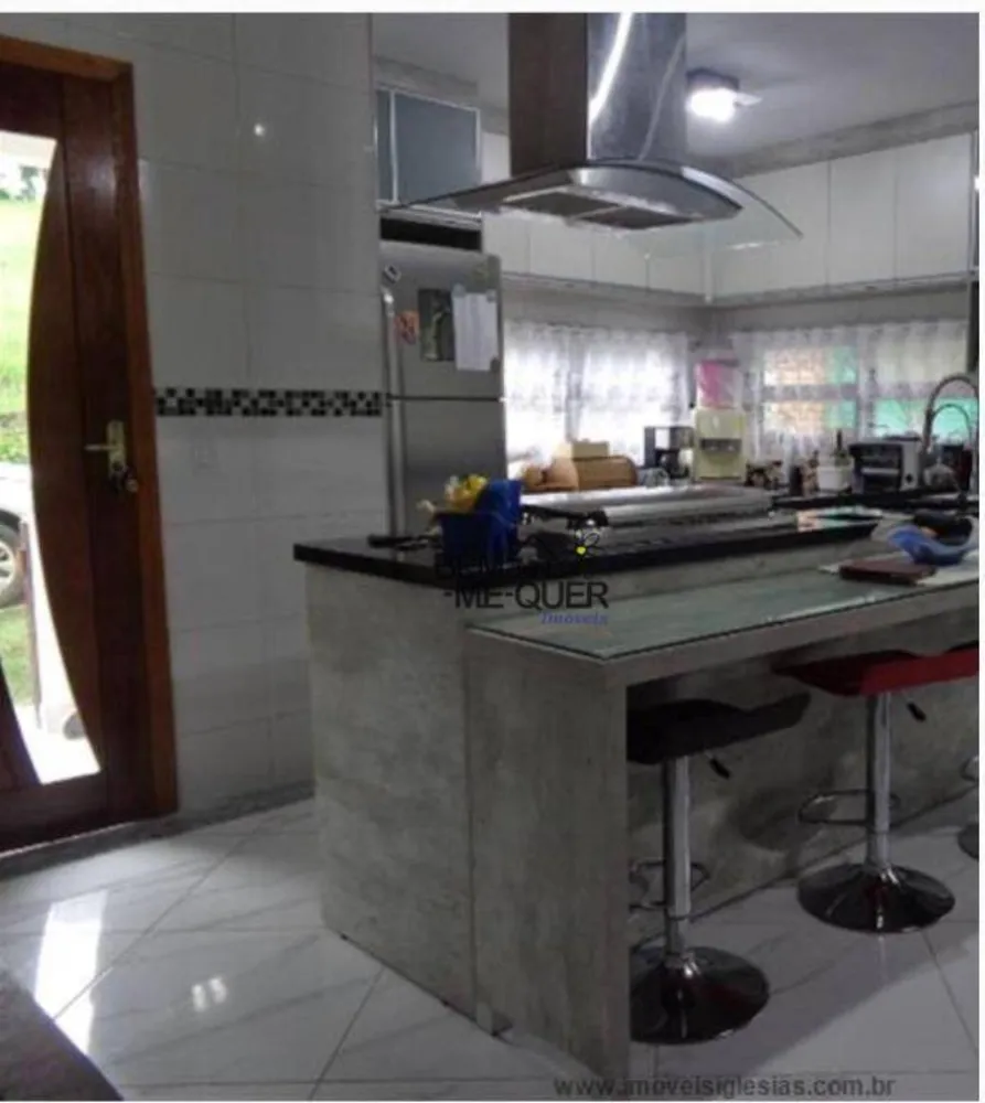 Chácara, 3 quartos, 2500 m² - Foto 1