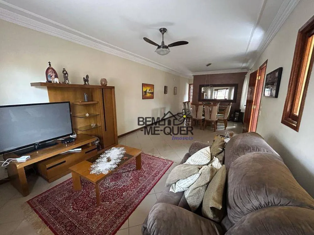 Casa, 3 quartos, 235 m² - Foto 1