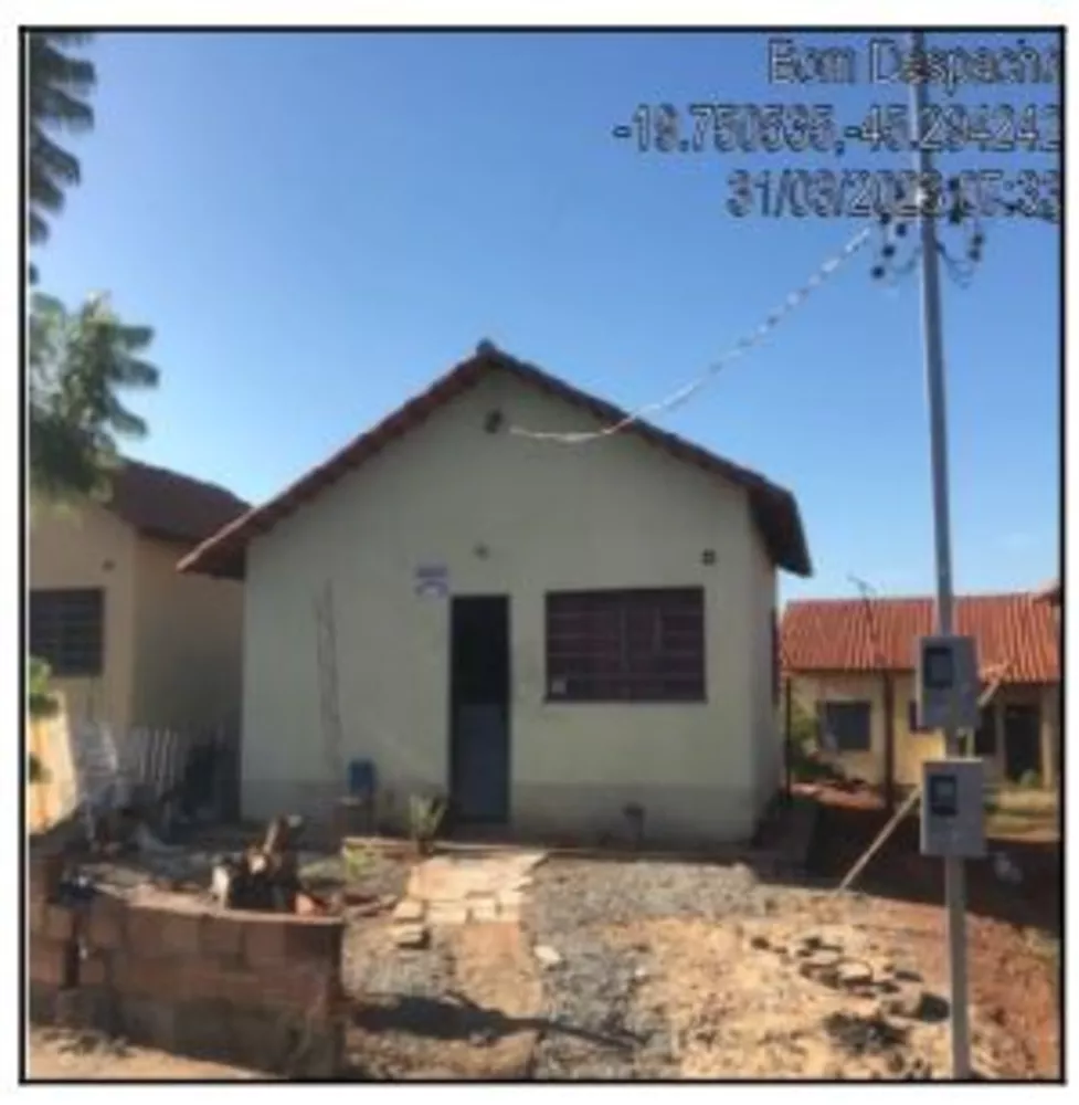 Casa à venda com 2 quartos, 200m² - Foto 1