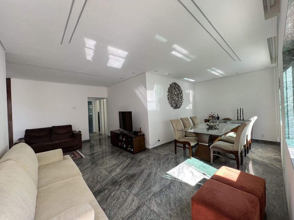 Casa à venda com 3 quartos, 195m² - Foto 1