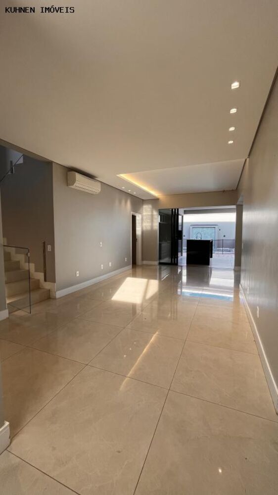 Casa de Condomínio à venda com 4 quartos, 469m² - Foto 4