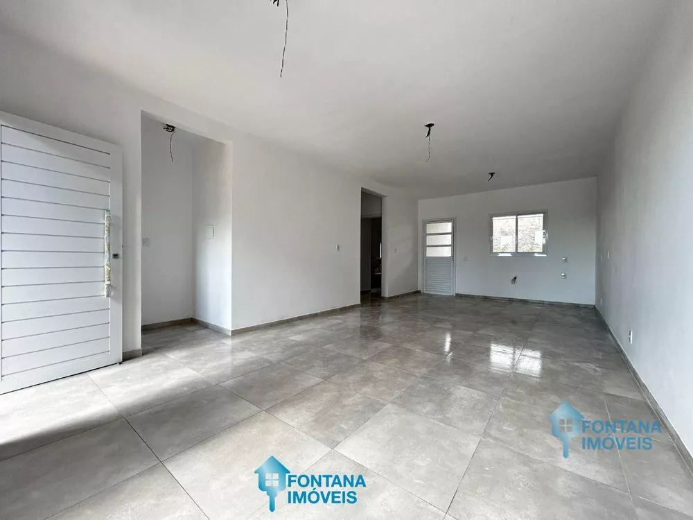 Casa à venda com 3 quartos, 100m² - Foto 4