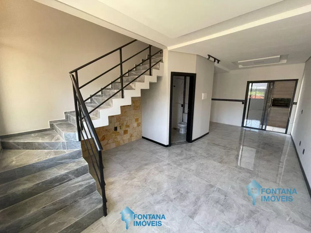 Casa à venda com 2 quartos, 70m² - Foto 2