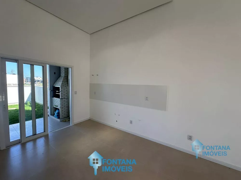 Casa à venda com 3 quartos, 100m² - Foto 4