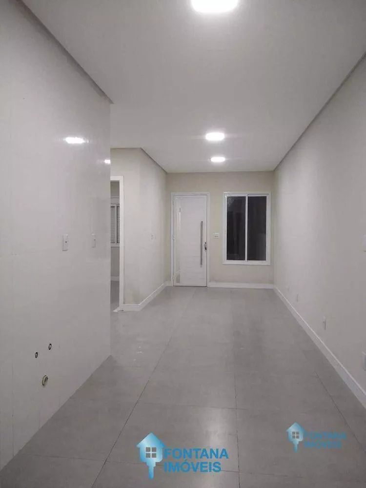 Casa à venda com 2 quartos, 60m² - Foto 3