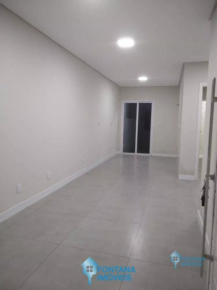 Casa à venda com 2 quartos, 60m² - Foto 4