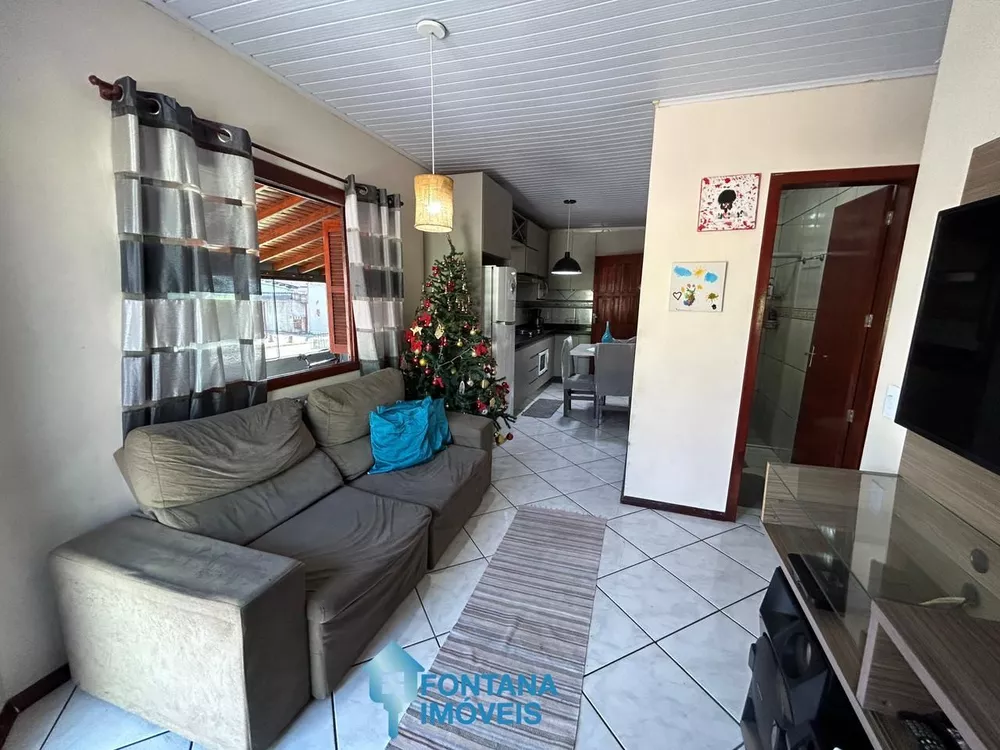 Casa à venda com 2 quartos, 60m² - Foto 3