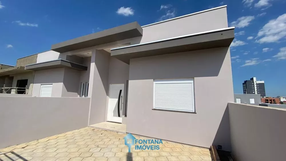 Casa à venda com 3 quartos, 84m² - Foto 1