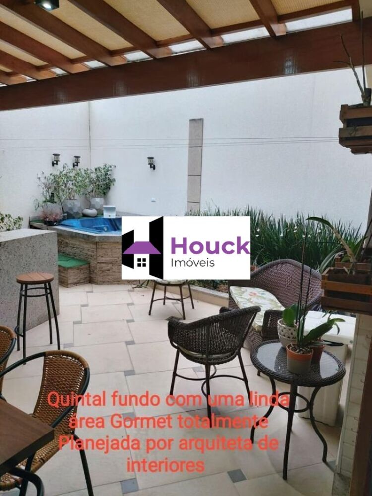 Sobrado à venda com 4 quartos, 200m² - Foto 1