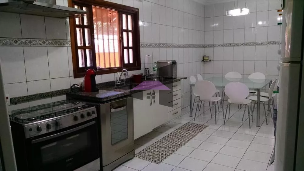 Casa à venda com 3 quartos, 245 - Foto 6