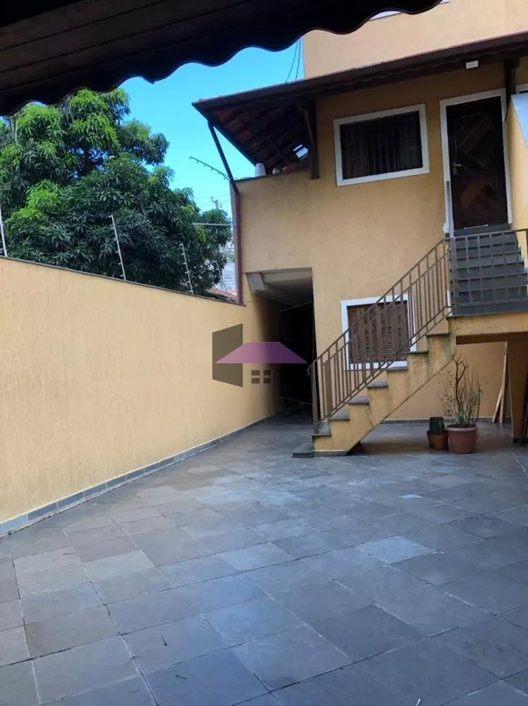 Casa à venda com 3 quartos, 245 - Foto 2