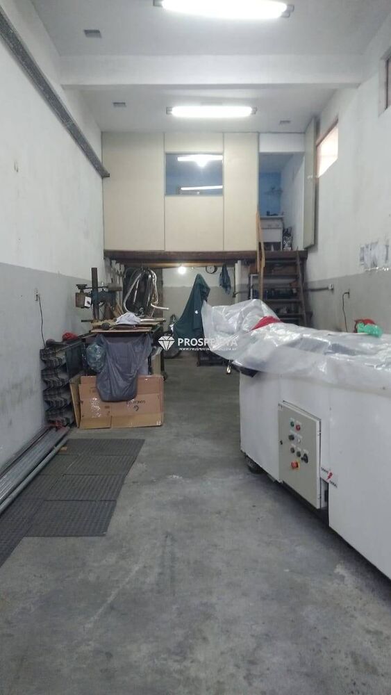 Casa à venda com 4 quartos, 215m² - Foto 1