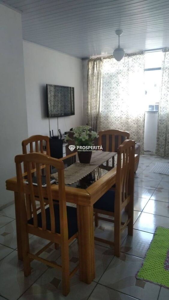 Casa à venda com 4 quartos, 215m² - Foto 2