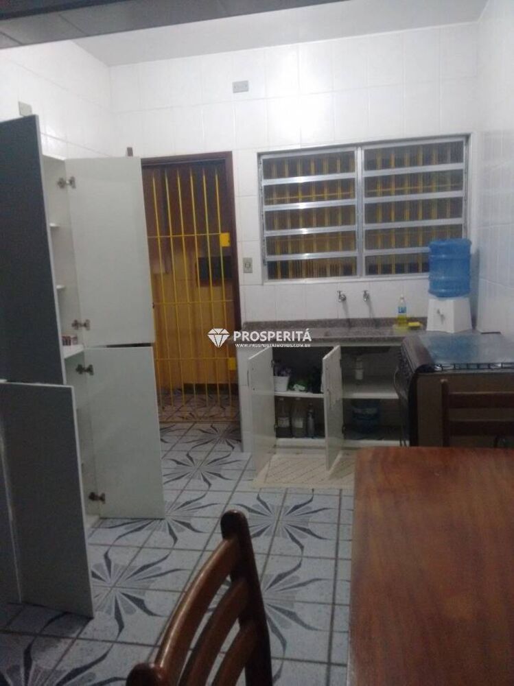 Casa à venda com 4 quartos, 250m² - Foto 2