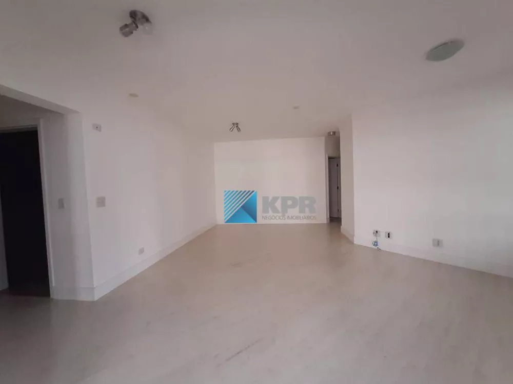 Apartamento à venda com 4 quartos, 220m² - Foto 2