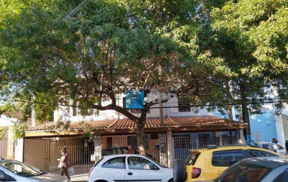 Casa à venda com 6 quartos, 250m² - Foto 1