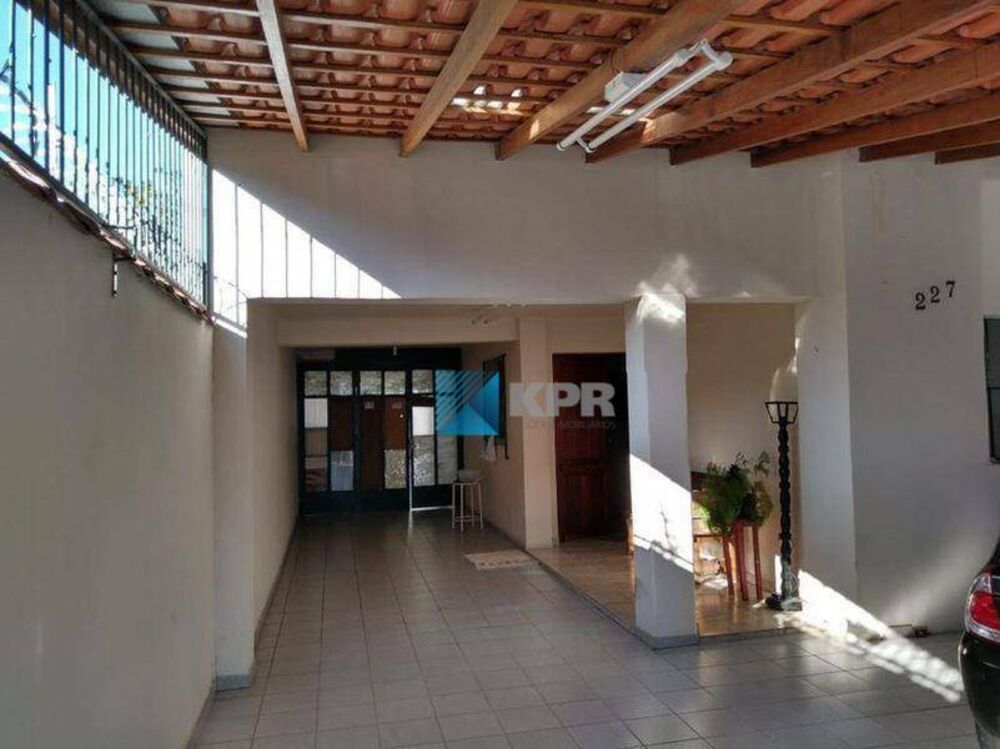 Casa à venda com 6 quartos, 250m² - Foto 9