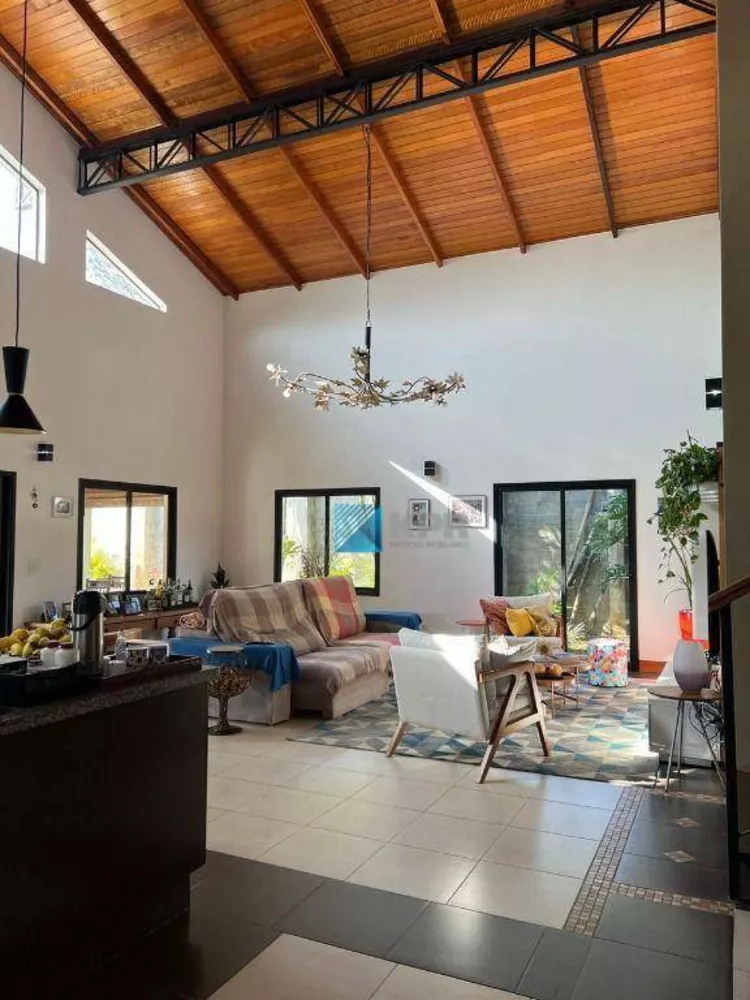 Casa de Condomínio à venda com 3 quartos, 350m² - Foto 1