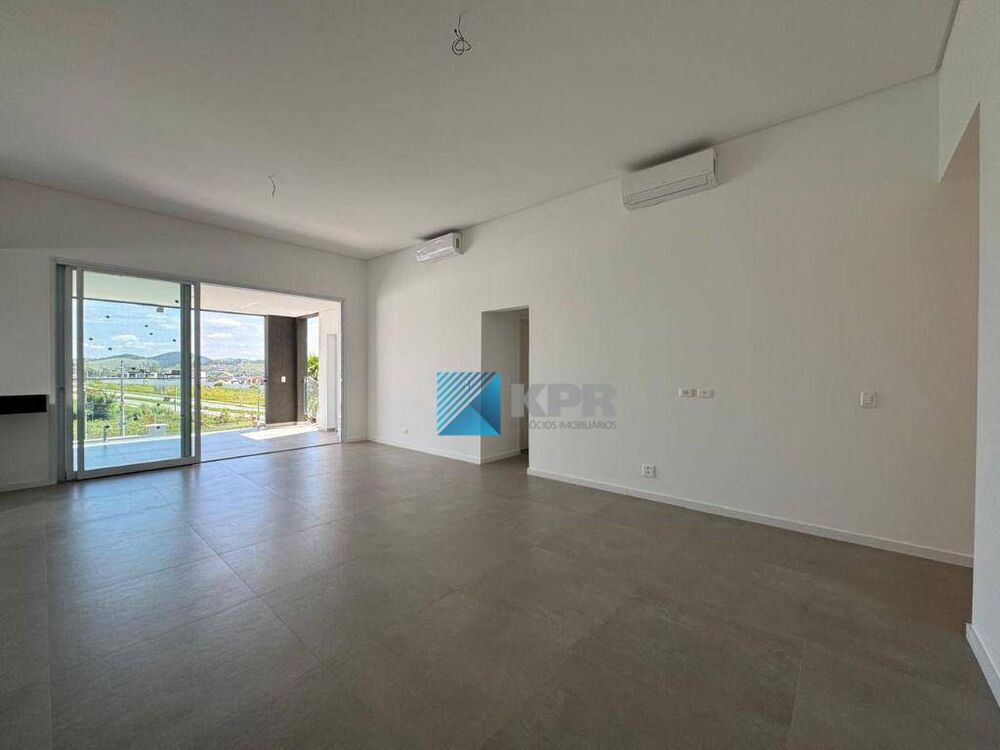 Casa de Condomínio à venda com 3 quartos, 263m² - Foto 4