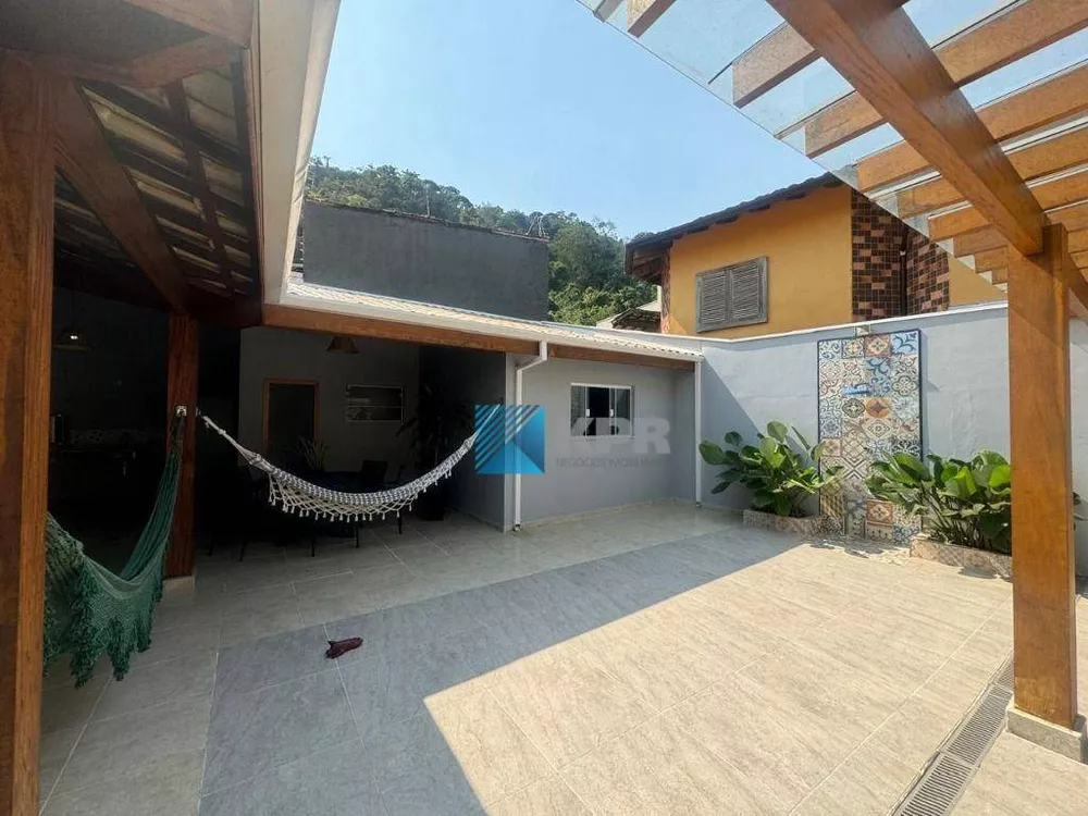 Casa à venda com 4 quartos, 373m² - Foto 2