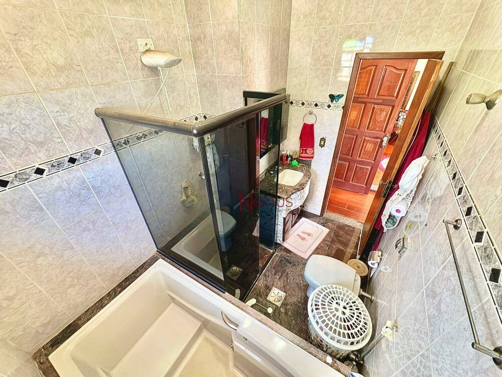 Casa à venda com 3 quartos, 300m² - Foto 4