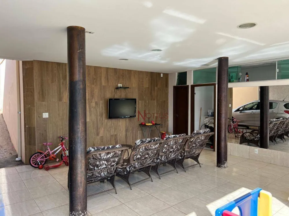 Casa, 4 quartos, 275 m² - Foto 1