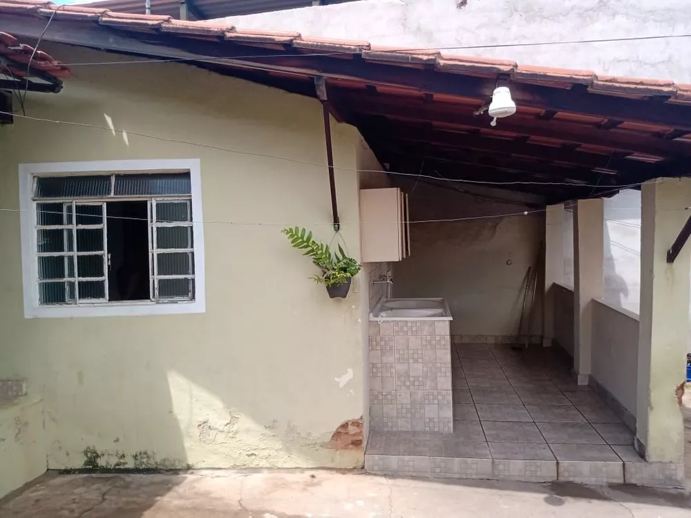 Casa à venda com 2 quartos, 300m² - Foto 4