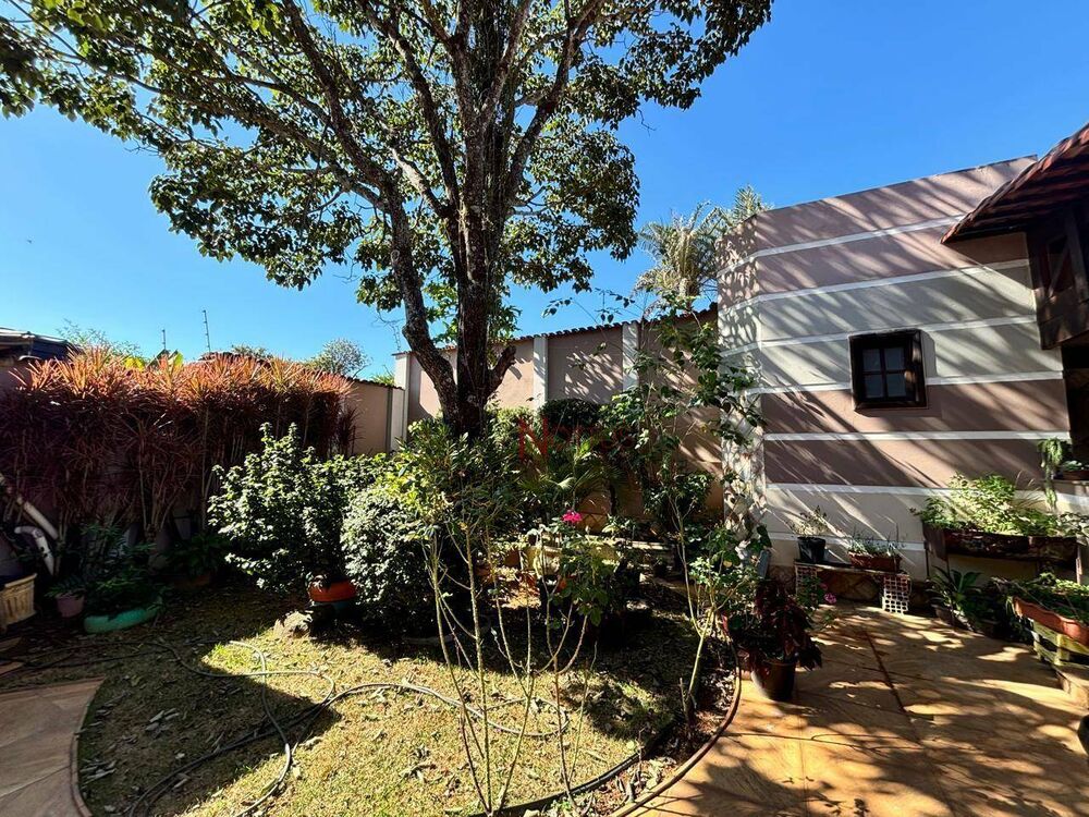 Casa à venda com 4 quartos, 358m² - Foto 8