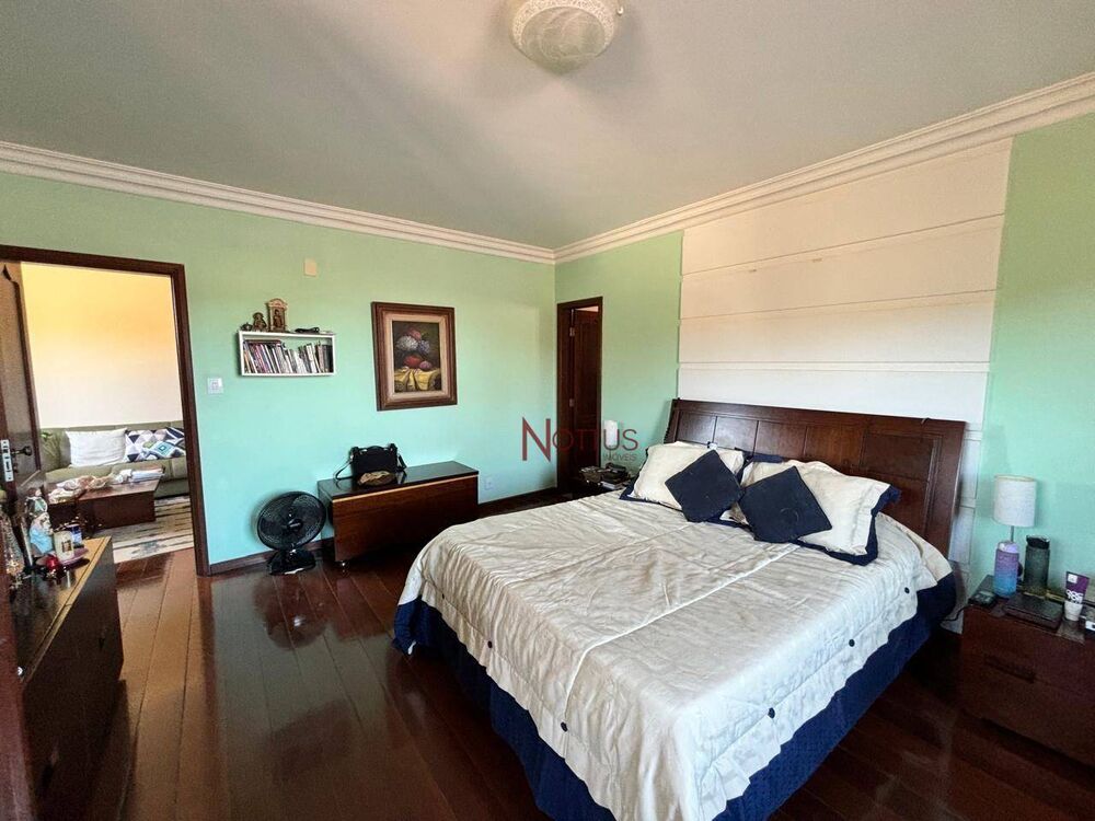 Casa à venda com 4 quartos, 358m² - Foto 10