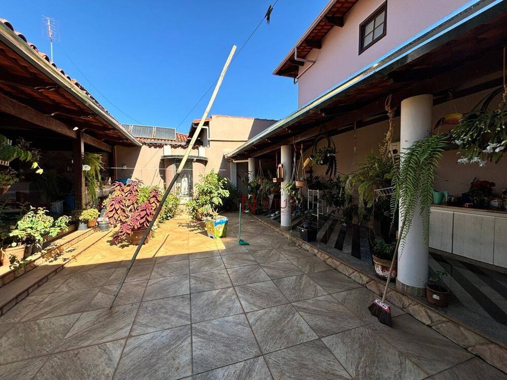 Casa à venda com 4 quartos, 358m² - Foto 7