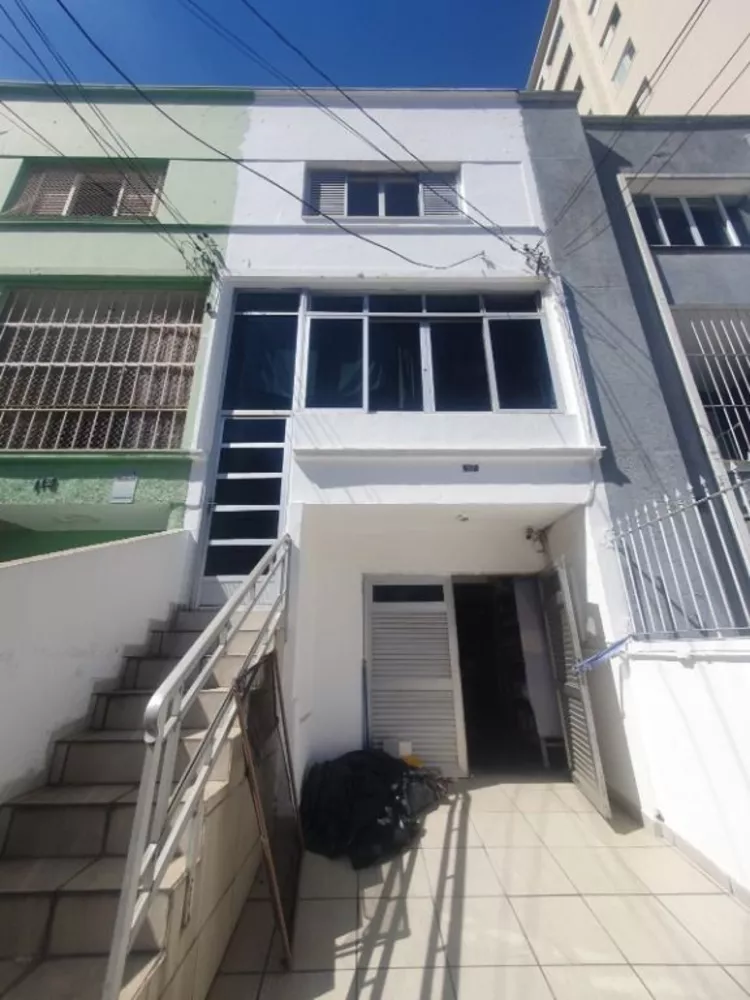 Sobrado à venda e aluguel com 3 quartos, 210m² - Foto 1