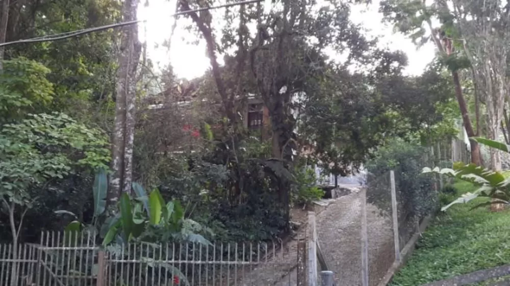 Chácara à venda com 3 quartos, 200m² - Foto 2