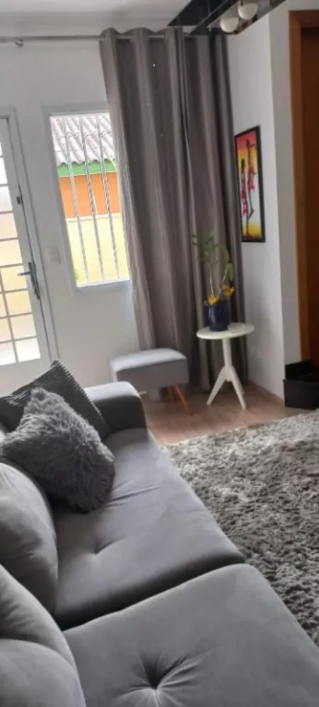 Casa à venda com 2 quartos, 80m² - Foto 1