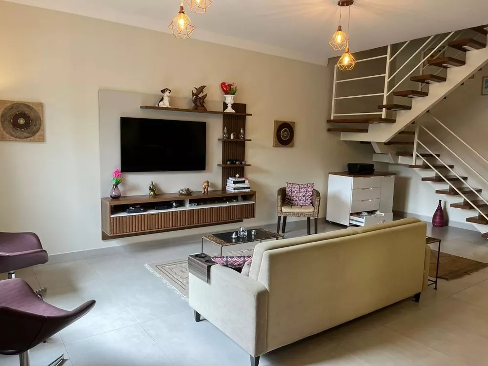 Casa à venda e aluguel com 3 quartos, 188m² - Foto 1