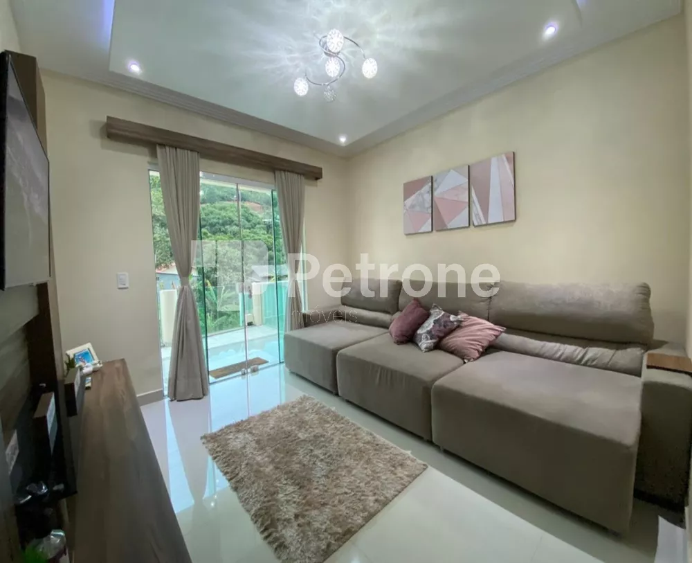 Casa à venda com 3 quartos, 120m² - Foto 1