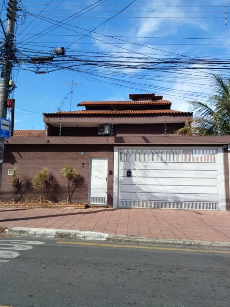 Sobrado, 3 quartos, 375 m² - Foto 1