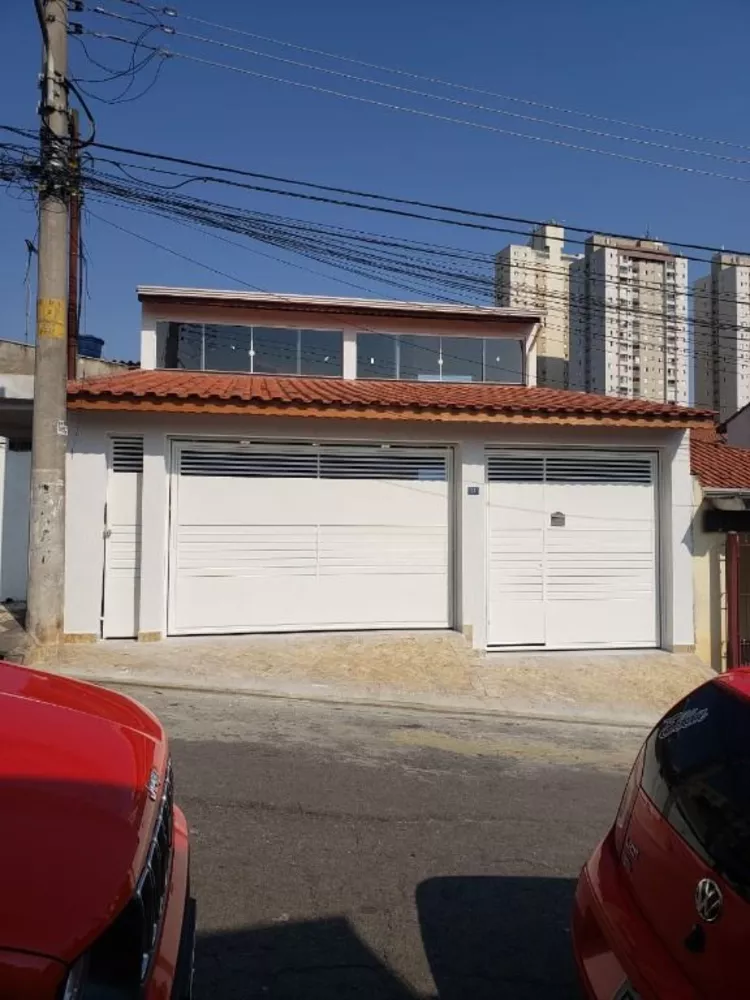 Sobrado à venda com 3 quartos, 300m² - Foto 1